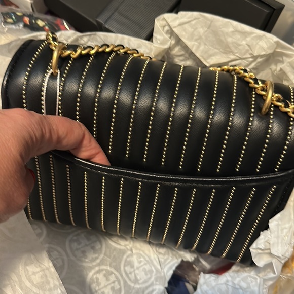 HOST PICK! 🕺💃🎊Tory Burch Fleming Star Stud Flat Shoulder Bag New with Tags - Picture 9 of 10